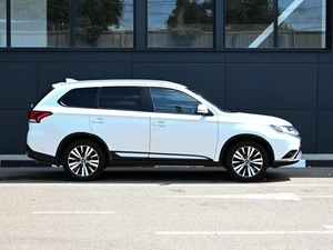 Внедорожник Mitsubishi Outlander 2021 года, 1999000 рублей, Кирилловка