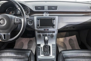 Седан Volkswagen Passat CC 2013 года, 1039000 рублей, Барнаул