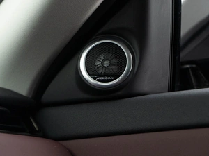 Внедорожник Land Rover Range Rover Evoque 2024 года, 5643055 рублей, Москва