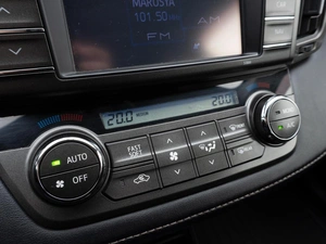 Внедорожник Toyota RAV4 2013 года, 1649000 рублей, Саратов