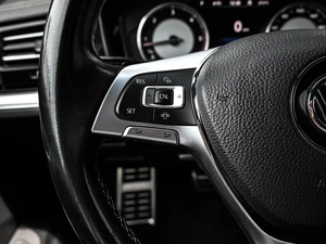 Внедорожник Volkswagen Touareg 2018 года, 3759000 рублей, Кирилловка