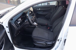 Седан Kia Rio 2017 года, 1200000 рублей, Мирное