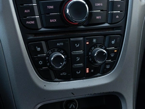 Универсал Opel Astra 2012 года, 790000 рублей, Краснодар