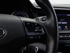 Седан Hyundai Elantra 2019 года, 1349000 рублей, Большой Сочи