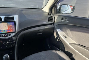 Седан Hyundai Solaris 2013 года, 800000 рублей, Солонцы