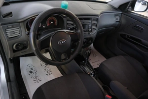 Седан Kia Rio 2011 года, 719000 рублей, Омск