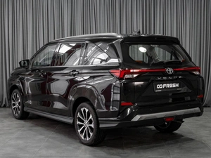 Минивэн Toyota Veloz 2023 года, 4249000 рублей, Тюмень