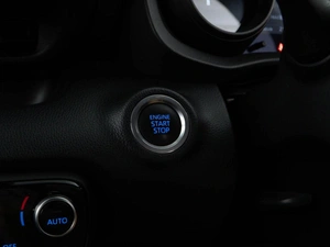 Хетчбэк Toyota Yaris 2021 года, 1224046 рублей, Москва