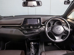 Внедорожник Toyota C-HR 2018 года, 1825000 рублей, Омск