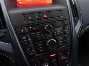 Хетчбэк Opel Astra GTC 2012 года, 879000 рублей, Саратов