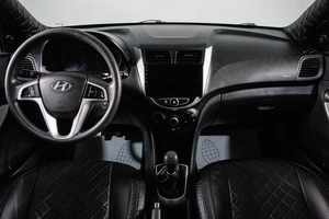 Седан Hyundai Solaris 2012 года, 749000 рублей, Сургут