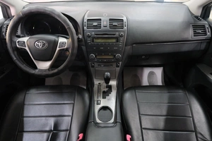 Седан Toyota Avensis 2009 года, 949000 рублей, Омск