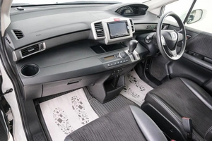 Минивэн Honda Freed 2014 года, 1299000 рублей, Красноярск