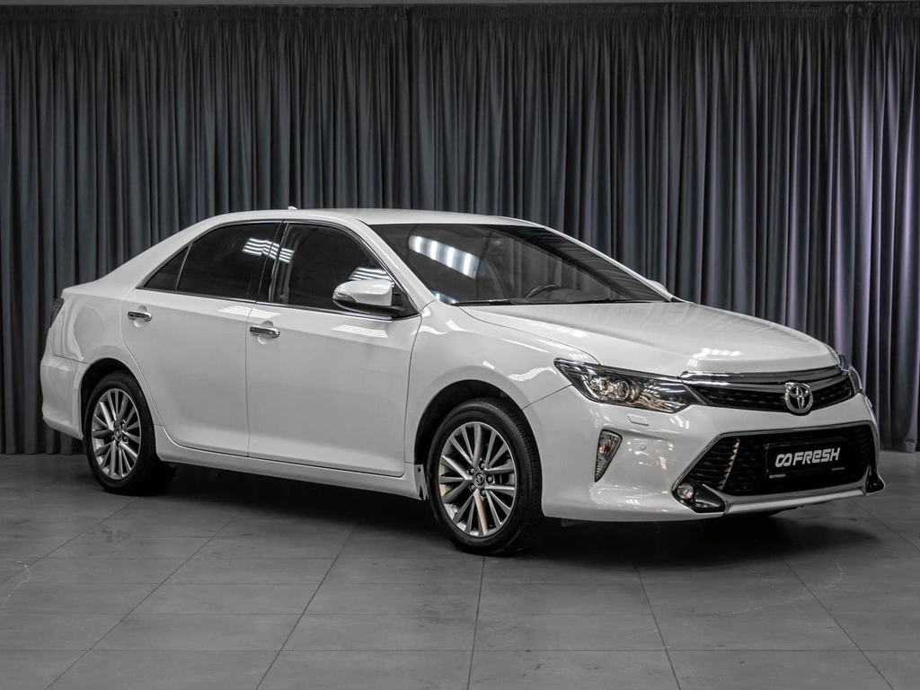 Седан Toyota Camry 2017 года, 2359000 рублей, Тюмень