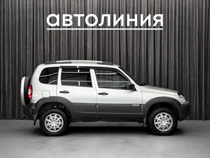 Внедорожник Chevrolet Niva 2017 года, 760000 рублей, Красноярск