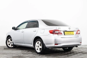 Седан Toyota Corolla 2011 года, 909000 рублей, Сургут