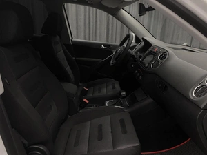 Внедорожник Volkswagen Tiguan 2009 года, 840000 рублей, Красноярск