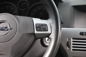 Универсал Opel Astra 2013 года, 889000 рублей, Новосибирск