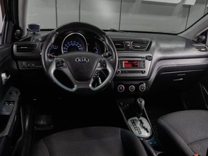 Седан Kia Rio 2017 года, 990000 рублей, Тюмень