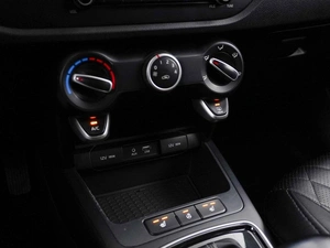 Хетчбэк Kia Rio X-Line 2018 года, 1399046 рублей, Москва