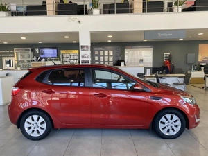 Хэтчбек 4 дв. Kia Rio 2013 года, 865000 рублей, Орёл