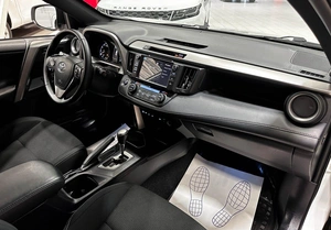 Внедорожник Toyota RAV4 2018 года, 2657000 рублей, Красноярск