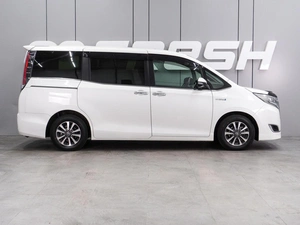 Минивэн Toyota Esquire 2018 года, 2499000 рублей, Воронеж