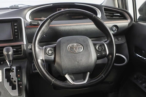 Минивэн Toyota Sienta 2016 года, 1299000 рублей, Новосибирск