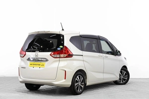 Минивэн Honda Freed 2018 года, 1849000 рублей, Барнаул