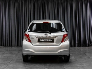Хетчбэк Toyota Vitz 2013 года, 829000 рублей, Тюмень