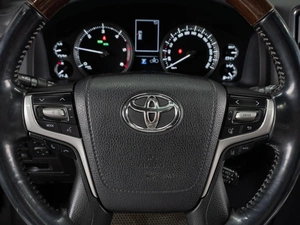 Внедорожник Toyota Land Cruiser 2017 года, 7099000 рублей, Тюмень