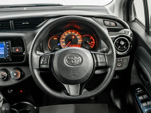 Хетчбэк Toyota Vitz 2019 года, 1100000 рублей, Красноярск
