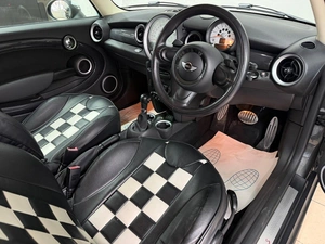 Хетчбэк MINI Cooper 2012 года, 1099000 рублей, Красноярск