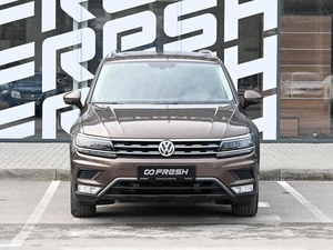 Внедорожник Volkswagen Tiguan 2017 года, 2400000 рублей, Волгоград