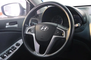 Седан Hyundai Solaris 2013 года, 849000 рублей, Омск