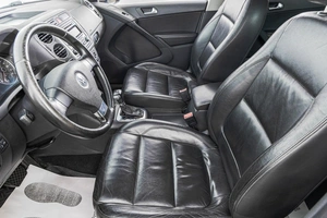 Внедорожник Volkswagen Tiguan 2010 года, 1099000 рублей, Барнаул