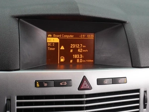 Седан Opel Astra 2011 года, 619000 рублей, Воронеж