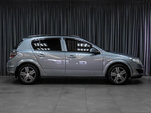 Хетчбэк Opel Astra 2011 года, 469000 рублей, Тюмень