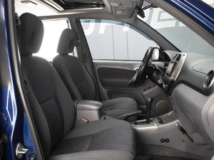 Внедорожник Toyota RAV4 2002 года, 980000 рублей, Омск