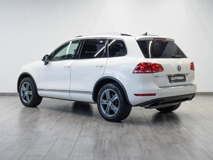 Внедорожник Volkswagen Touareg 2011 года, 2419000 рублей, Саратов