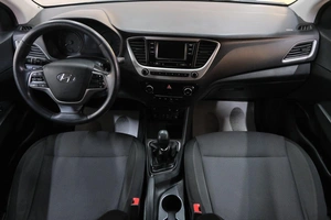 Седан Hyundai Solaris 2017 года, 1099000 рублей, Омск