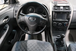 Седан Toyota Corolla 2008 года, 869000 рублей, Омск