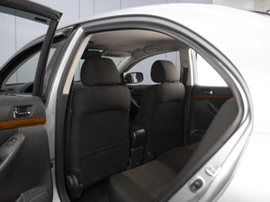 Седан Toyota Avensis 2007 года, 960000 рублей, Омск