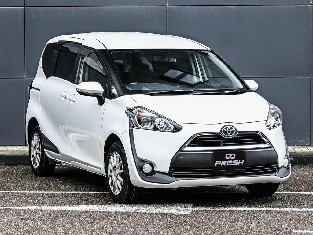 Минивэн Toyota Sienta 2015 года, 1319000 рублей, Кирилловка