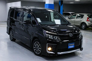 Минивэн Toyota Voxy 2015 года, 1883000 рублей, Солонцы