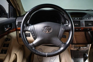 Седан Toyota Avensis 2005 года, 599000 рублей, Сургут