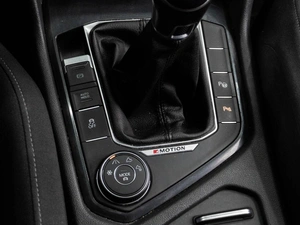 Внедорожник Volkswagen Tiguan 2017 года, 2240000 рублей, Тюмень