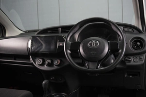 Хетчбэк Toyota Vitz 2019 года, 990000 рублей, Омск