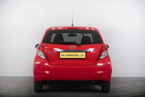 Хетчбэк Toyota Vitz 2013 года, 1099000 рублей, Томск