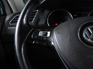Внедорожник Volkswagen Tiguan 2018 года, 2490000 рублей, Волгоград